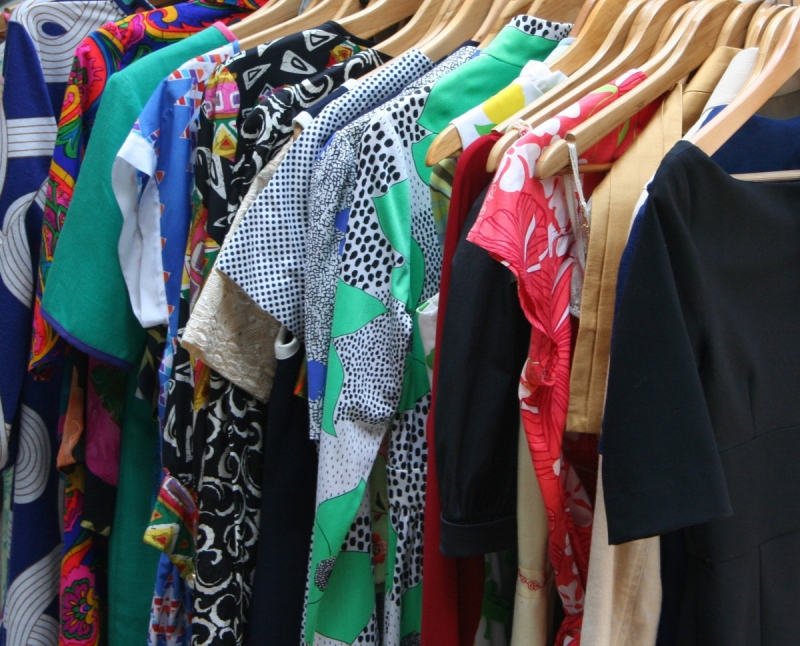 vente-MOULINET-min_dresses_apparel_clothing_clothes_clothes_hangers_wooden_hangers_retail_shop_closet-1149845